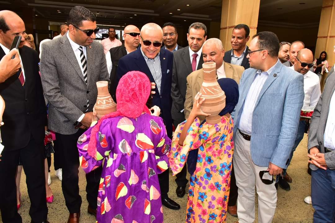 الأقصر تحتفل بيوم"السياحة العالمى " تحت شعار " السياحة والسلام"
