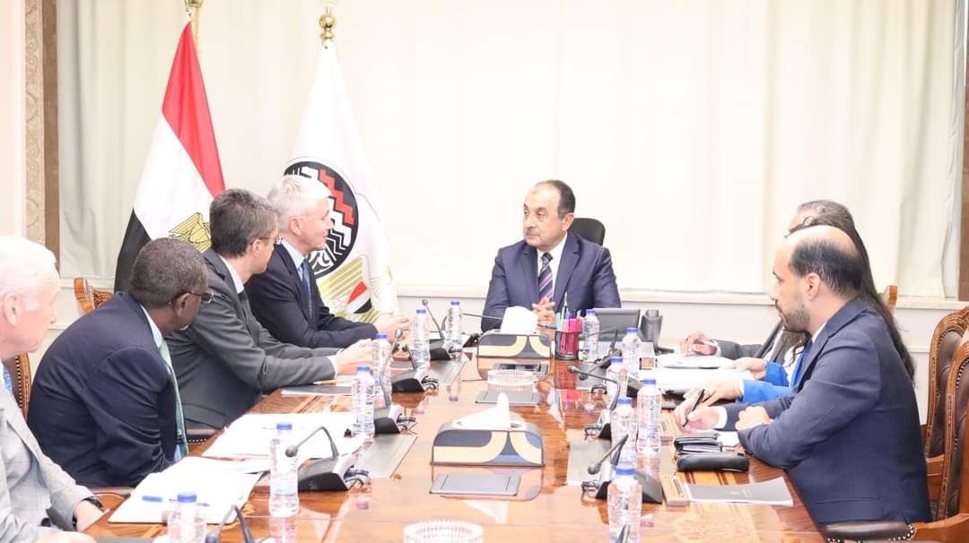 وزير قطاع الأعمال يبحث مع وفد البنك الدولى تعزيز التعاون المشترك