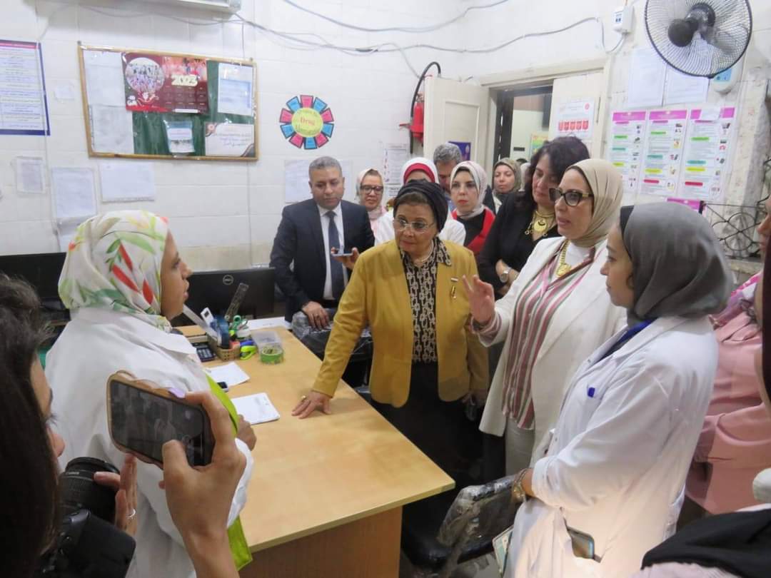 نائب وزير الصحة والسكان تتفقد وحدة أسرة سيدى بشر
