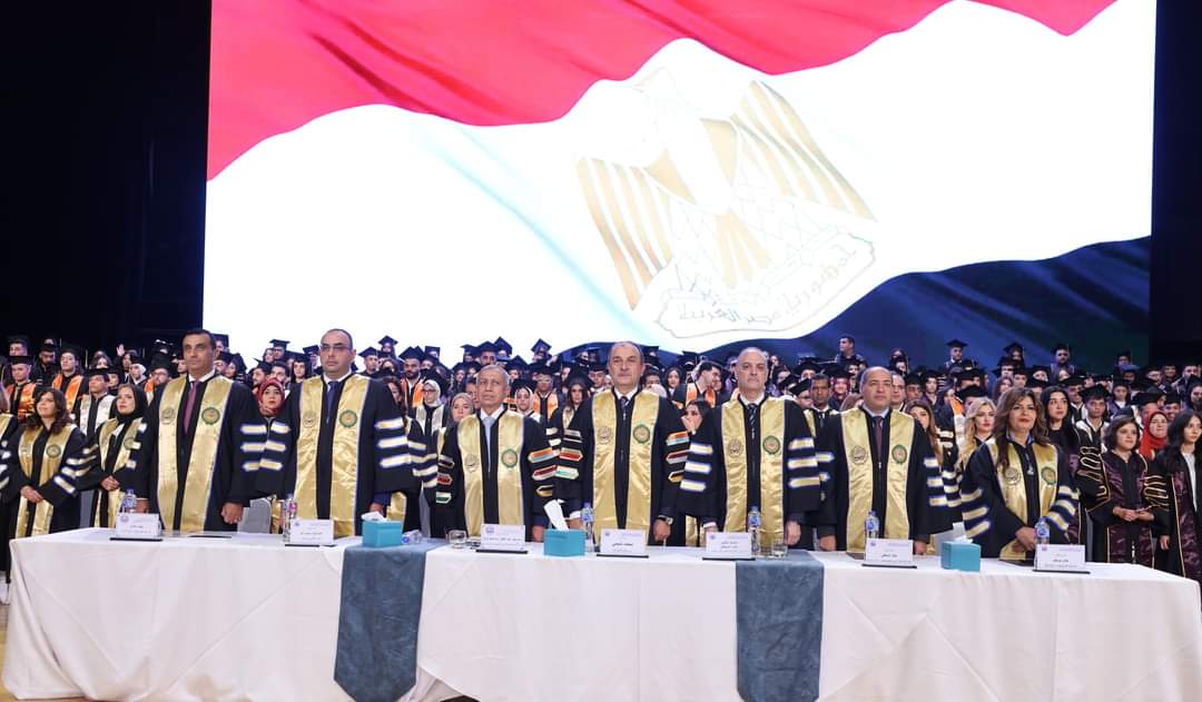 وزير قطاع الأعمال يشهد حفل تخرج دفعة جديدة من طلاب الأكاديمية العربية للعلوم والتكنولوجيا والنقل البحرى 