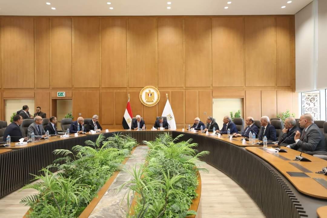 100 منحة دراسية لمُتفوقي الثانوية العامة من أبناء الصعيد للدراسة بأفرع الجامعات الأجنبية