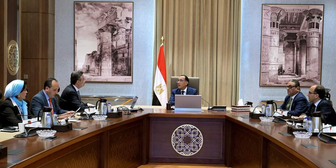 رئيس الوزراء يطمئن على توافر السلع فى الأسواق بأسعار مناسبة 