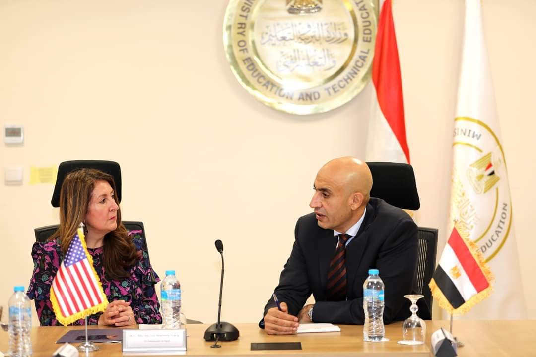 وزير التربية والتعليم يبحث مع السفيرة الأمريكية بالقاهرة تعزيز التعاون 