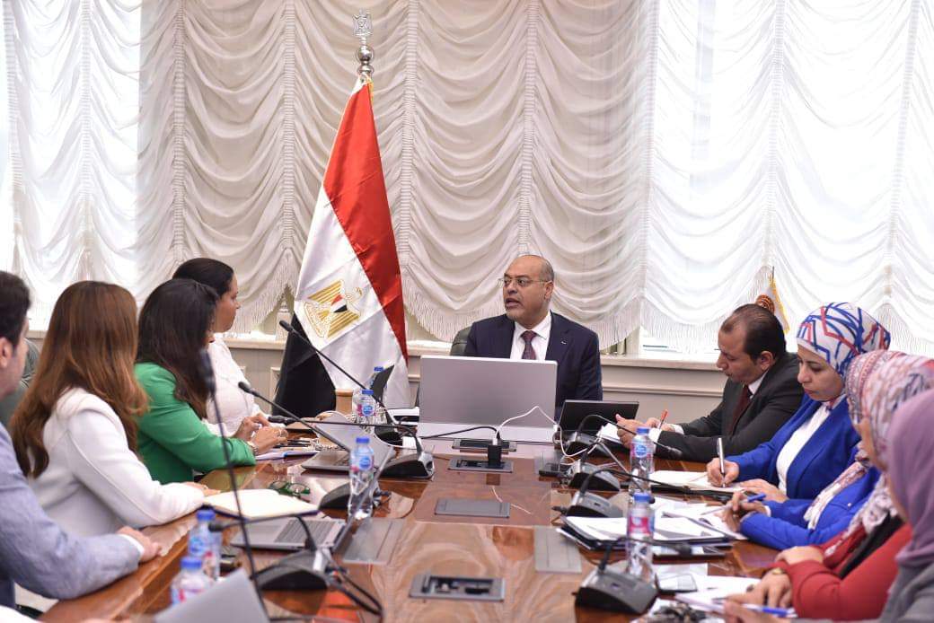 جبران ووفد منظمة العمل الدولية.. يبحثان مشروع لتعزيز الإنتاجية فى قطاعى الرخام والمنتجات الجلدية 
