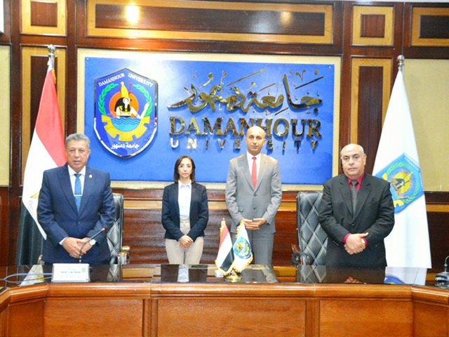 محافظ البحيرة ورئيس جامعة دمنهور .. يشهدان توقيع بروتوكول تعاون بين «الجامعة» ومديرية التربية والتعليم