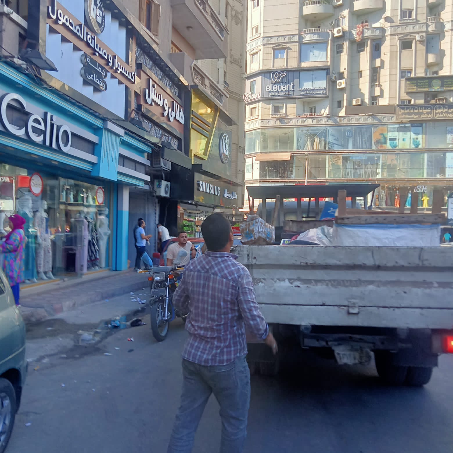 محافظ البحيرة تستجيب لـ «الخبر لايف» .. وتأمر بإزالة مخالفات الشوارع فوراً