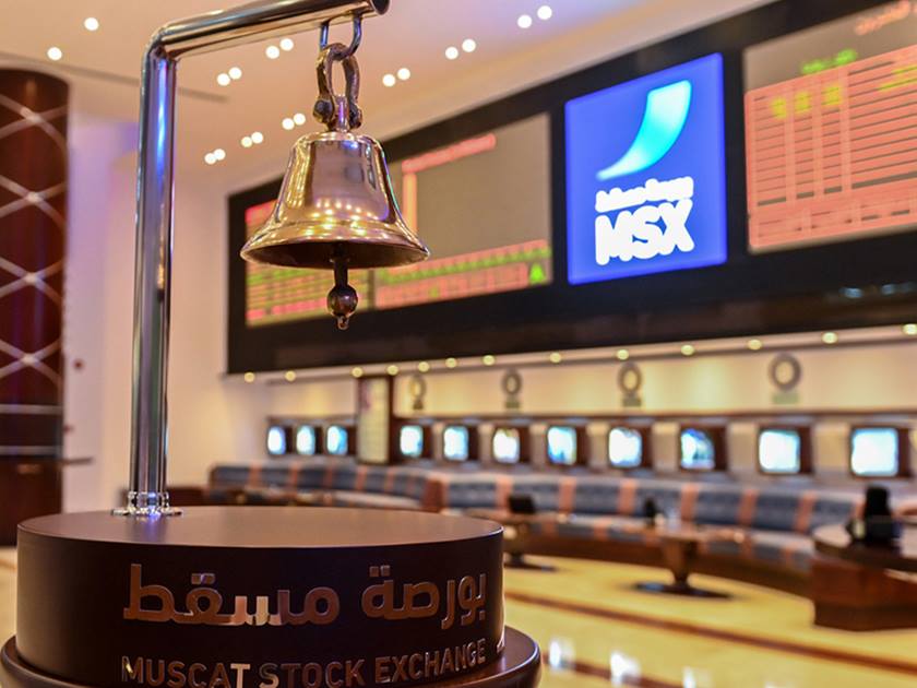 عمليات بيع مكثفة تهبط بأسعار الأسهم في بورصة مسقط .. خلال الأسبوع الماضي