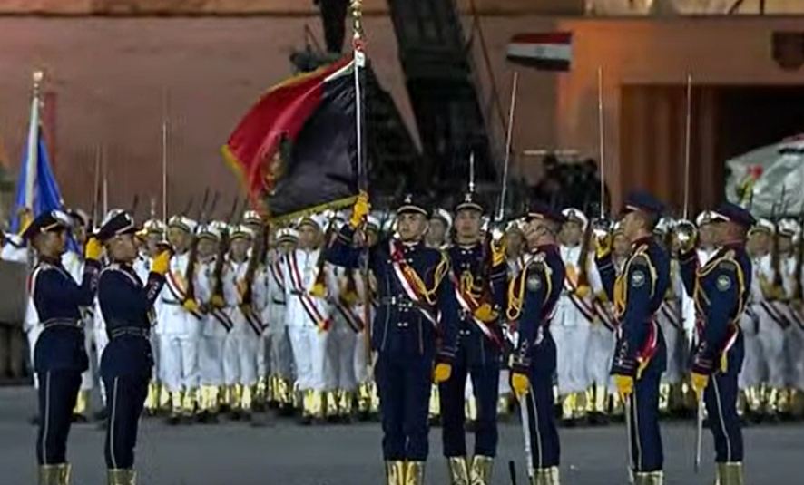الرئيس يشهد مراسم تسليم وتسلم القيادة من الدفعات العسكرية