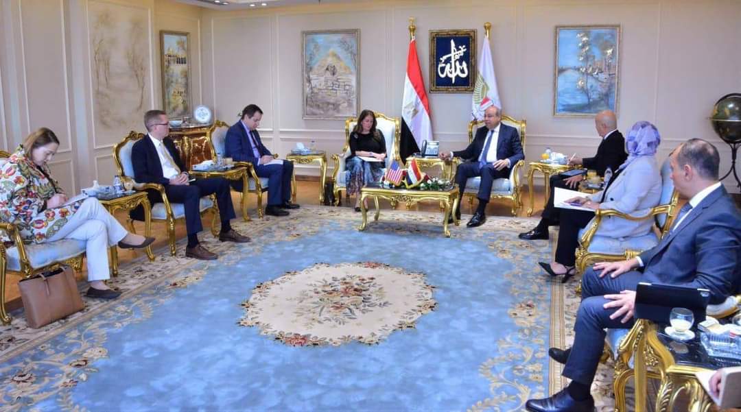 وزير الطيران يبحث مع السفيرة الأمريكية التعاون الثنائي بين البلدين 