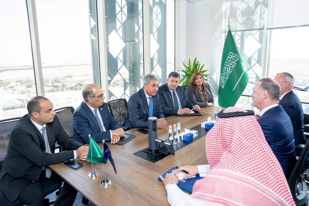 وزير السياحة والآثار يعقد لقاءات مع عدد من مسئولى شركات الطيران السعودية