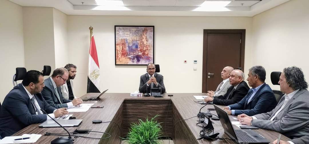 نائب وزير الإسكان يلتقى ممثلى الإتحاد الأوروبى بمصر وعددٍ من الشركات