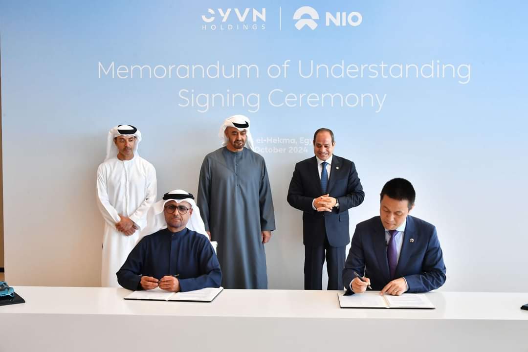 الرئيس والشيخ محمد بن زايد يشهدان إطلاق مشروع رأس الحكمة التنموى