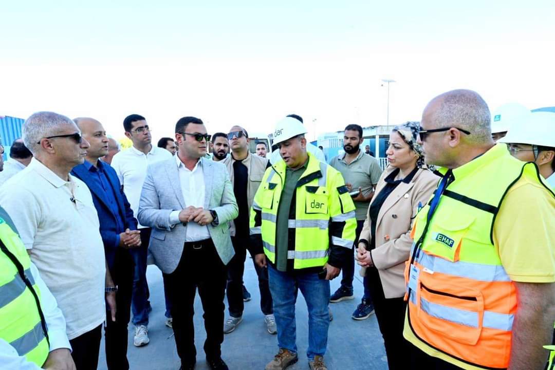 وزير الإسكان يتفقد أبراج الداون تاون والمرحلة الأولى لبحيرات العلمين "كريستال لاجون"