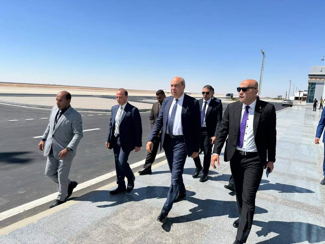 وزير الطيران يتفقد مطار العلمين الدولي لمتابعه حركه التشغيل