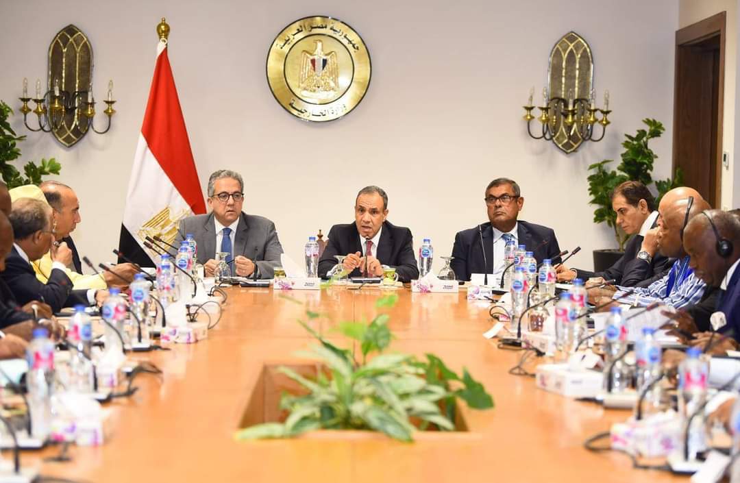 وزير الخارجية : تطوير وتعزيز العلاقات مع الدول الإفريقية.. أولوية متقدمة