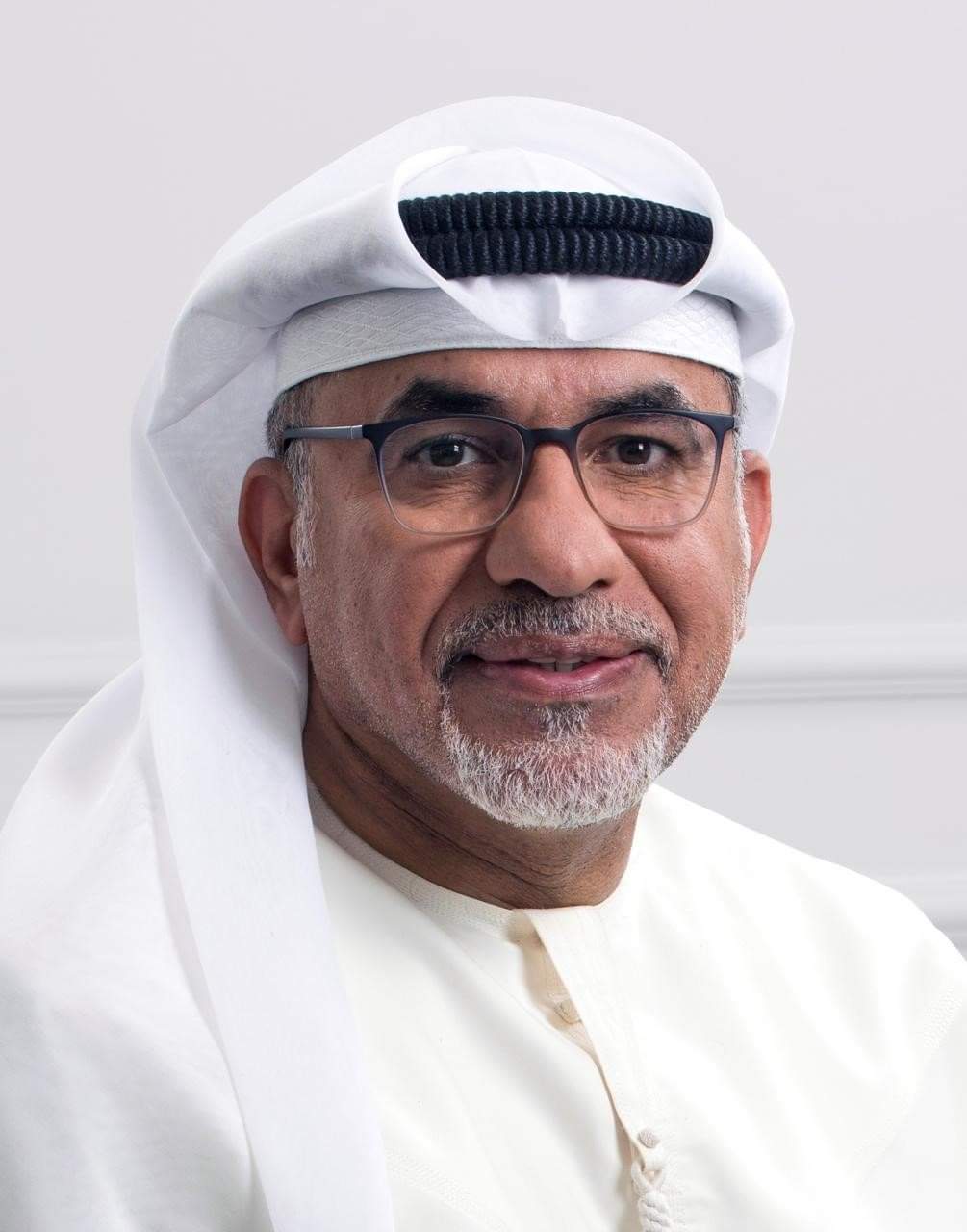 الشارقة الدولى للكتاب 2024": 85 من أعلام الأدب الإماراتيين والعرب يناقشون أحدث التوجهات الأدبية والنقدية