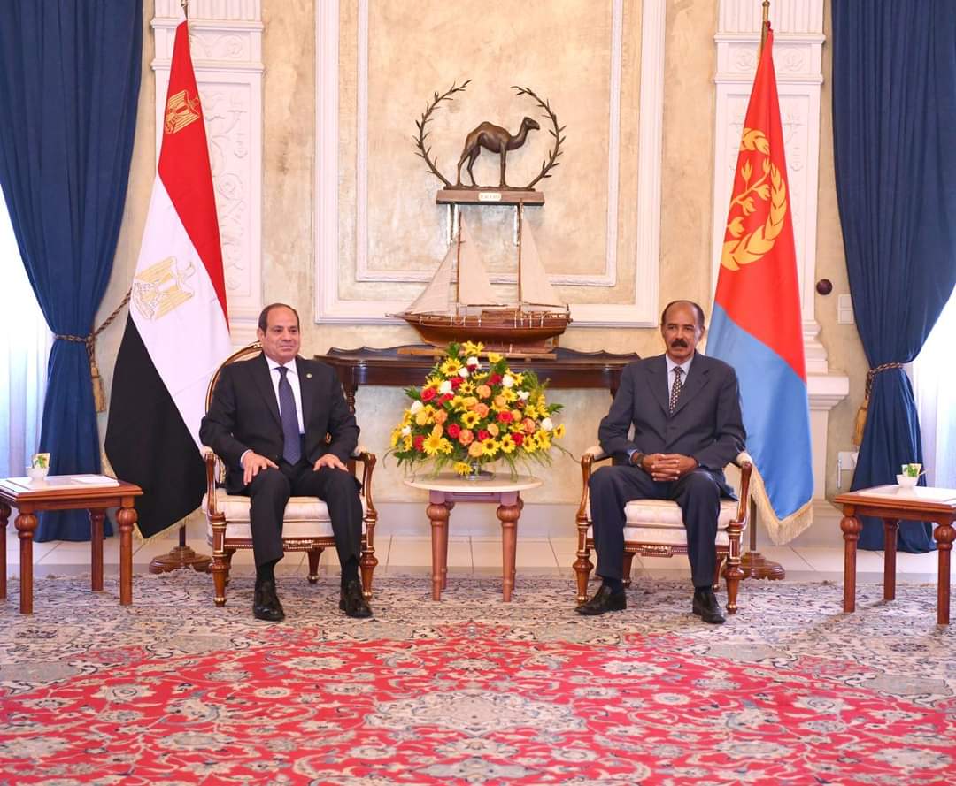 الرئيس يبحث مع أسياس أفورقى العلاقات الثنائية والأوضاع الإقليمية