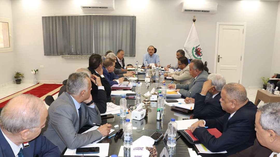 وزير قطاع الأعمال يستعرض مؤشرات أداء "القابضة الكيماوية" واستغلال الفرص الإستثمارية