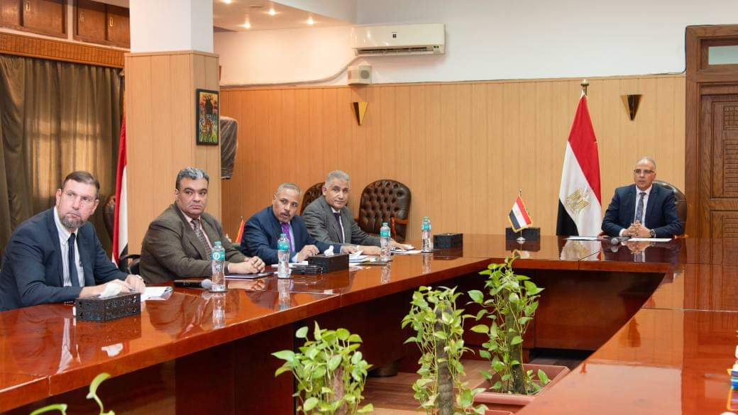 وزير الرى يتابع مشروع "تعزيز إنتاجية المياه فى الزراعة" 