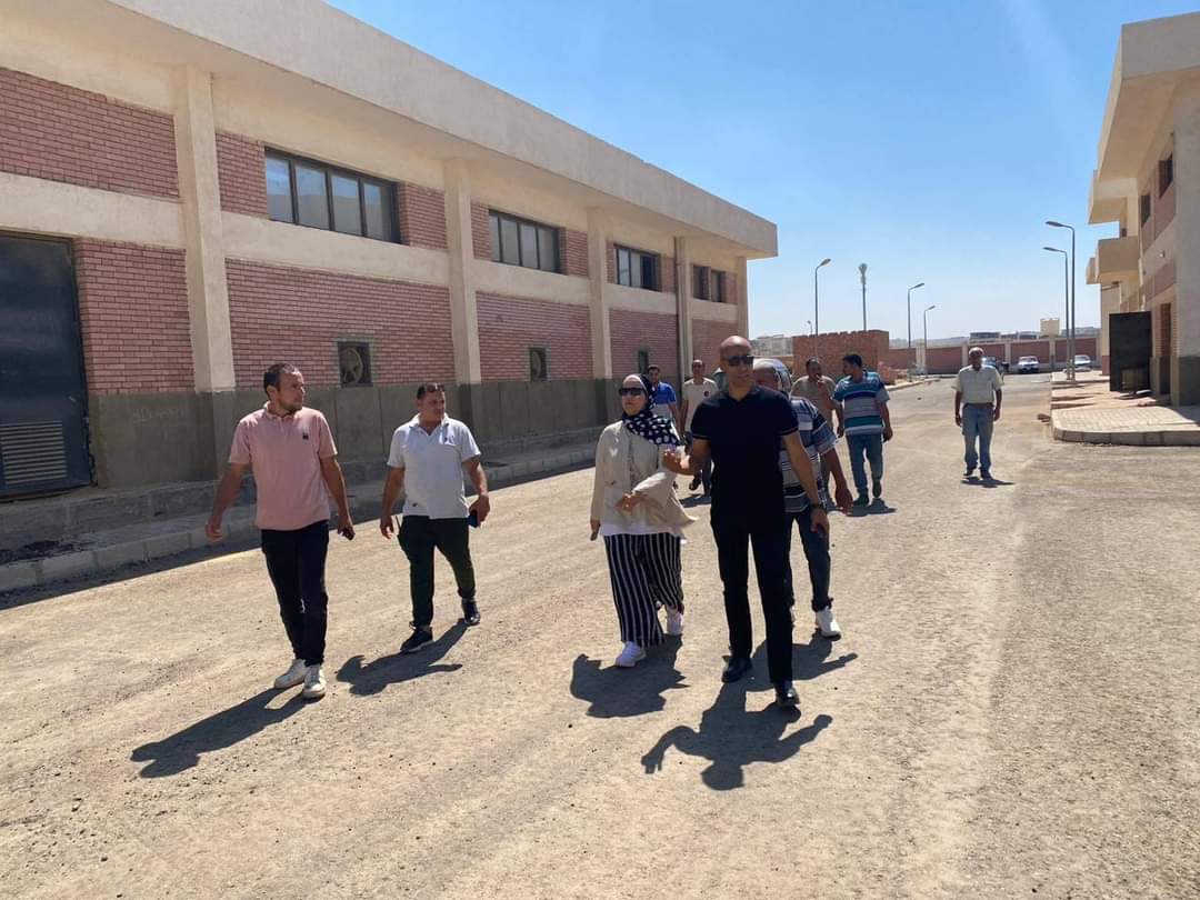 وزير الإسكان يتابع سير العمل ومستجدات الموقف التنفيذى بعددٍ من مشروعات القاهرة الجديدة