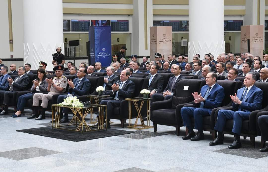 الرئيس : شراء بعض المستوردين والتجار السلع وعدم تصنيعها محليا.. سبب أزمة الدولار
