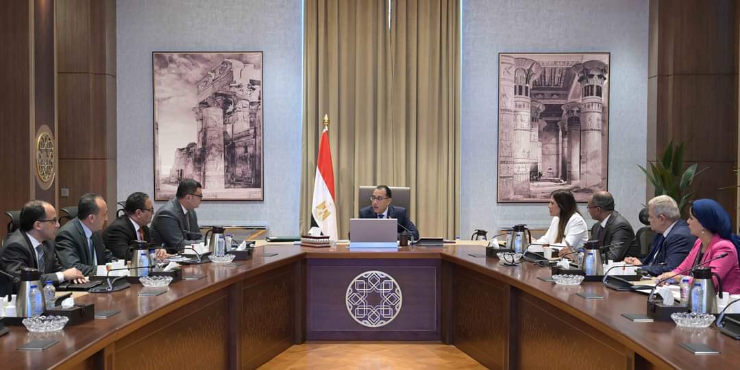 رئيس الوزراء يتابع موقف مشروعات مياه الشرب والصرف الصحى على مستوى الجمهورية