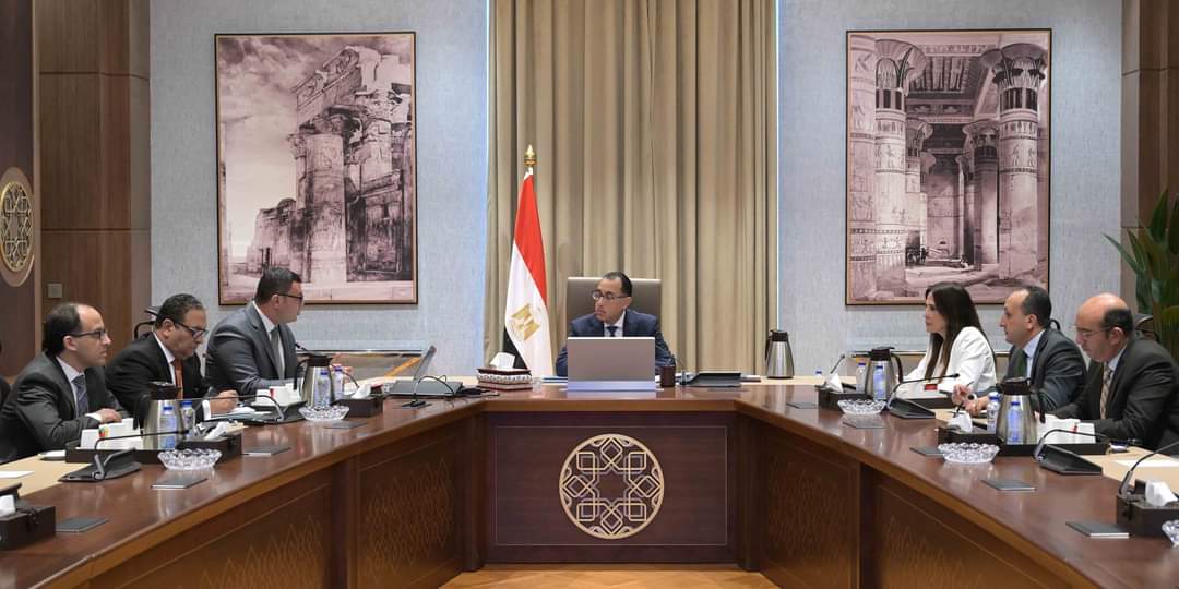 رئيس الوزراء يتابع مع وزير الإسكان آليات طرح وإتاحة قطع الأراضى بالمدن الجديدة للأنشطة العمرانية والخدمية
