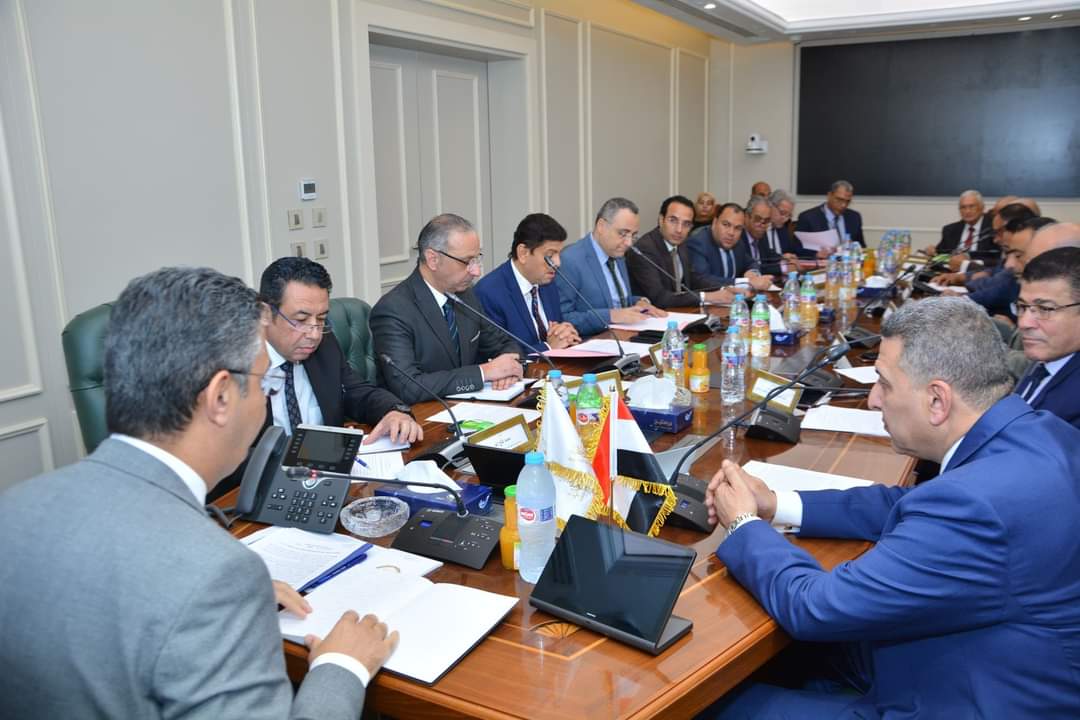 وزير التموين يترأس اجتماع اللجنة العليا للمطاحن