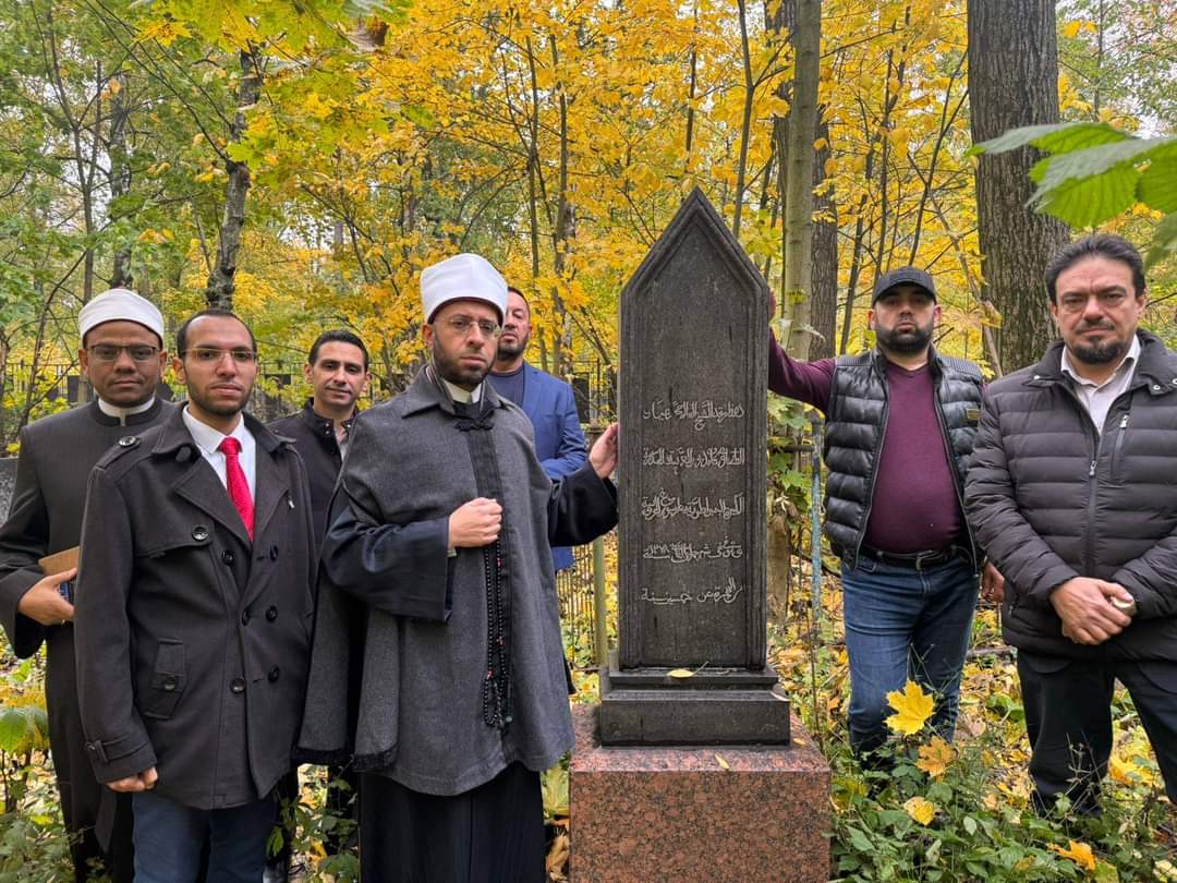 وزير الأوقاف يزور ضريح العالم المصرى الأزهرى الشيخ محمد عياد الطنطاوى في سانت بطرسبرج بروسيا