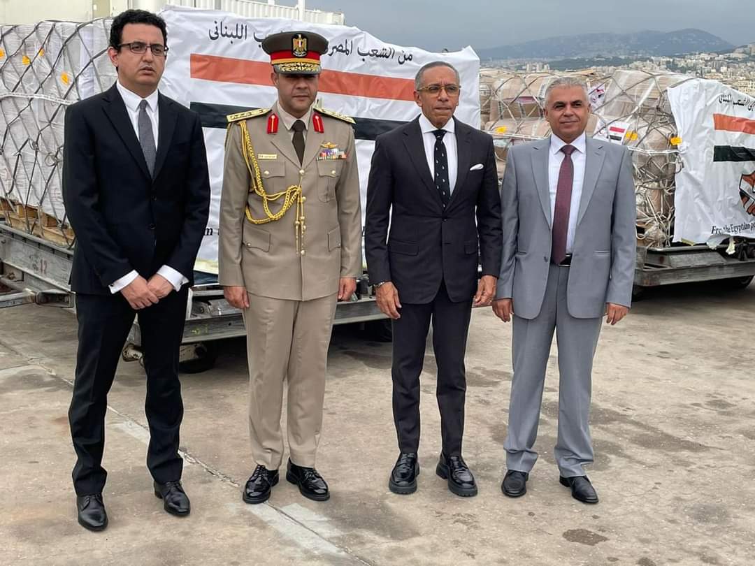 وصول شحنة مساعدات مصرية جديدة إلى لبنان وإعادة 304مواطنين إلى أرض الوطن