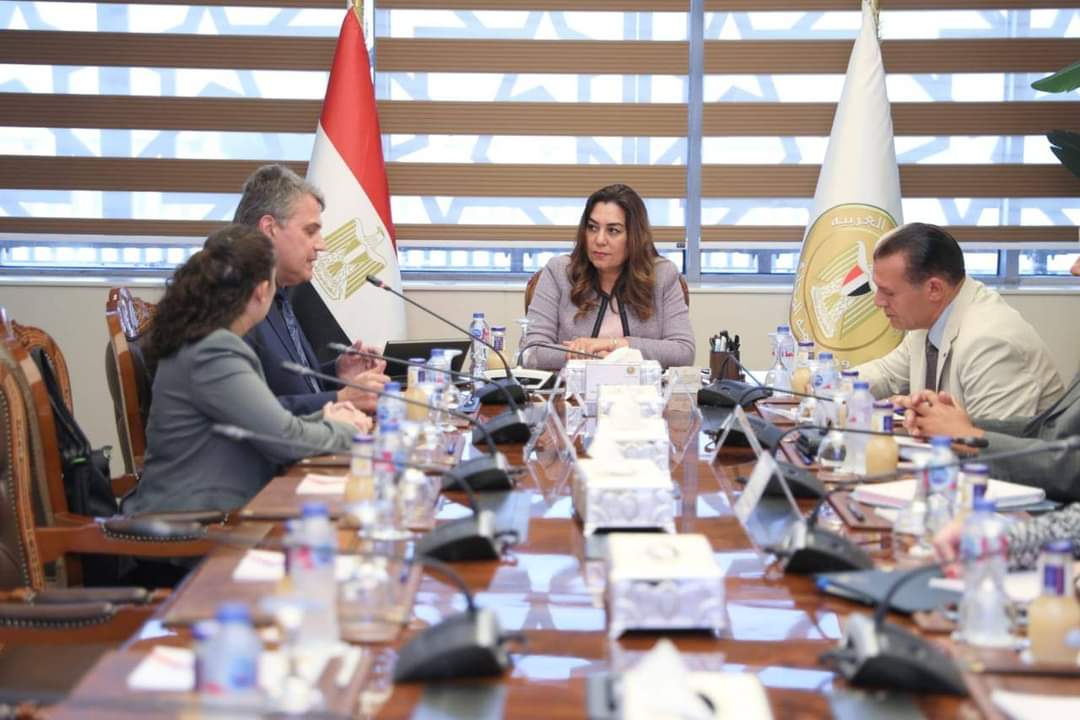 وزيرة التنمية المحلية تبحث مع الممثل المقيم لمؤسسة هانس زايدل الألمانية بالقاهرة التعاون المشترك