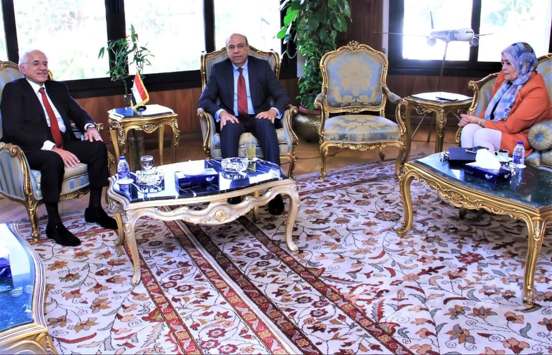 مجموعة كوبيلوزوس اليونانية : نتطلع لتنفيذ مشروعات للطاقة المتجددة فى مجال الطيران المدنى المصرى