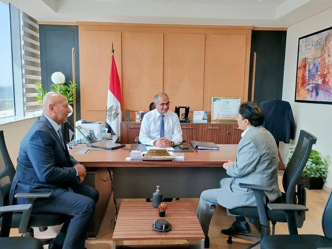 الإسكان تبحث مع شركة عالمية توطين صناعة المهمات الكهروميكانيكية لمحطات المياه والصرف