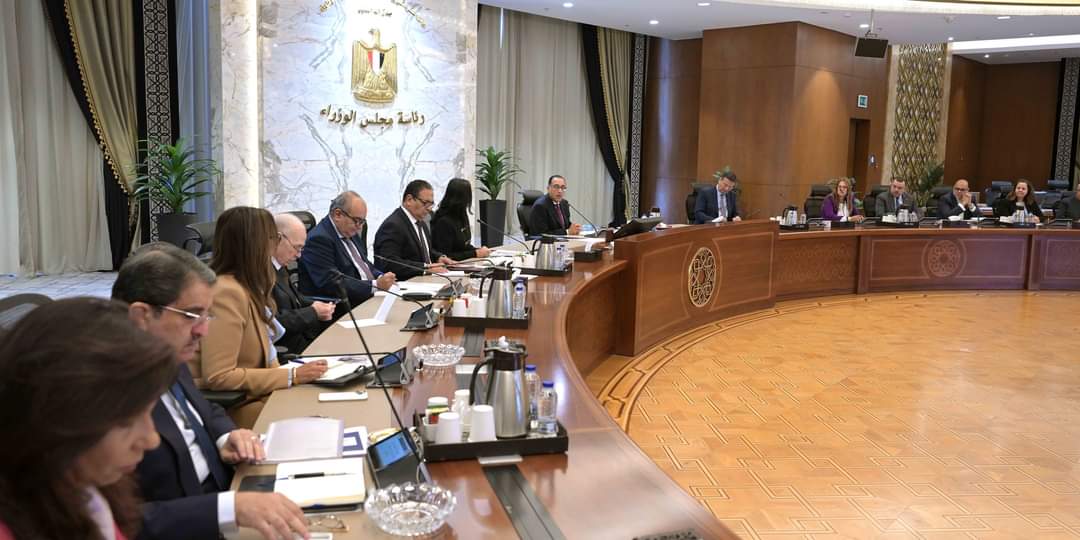 رئيس الوزراء يناقش وضع تصوُر للمنظومة الشاملة للإقراض الصغير ومتناهى الصغر