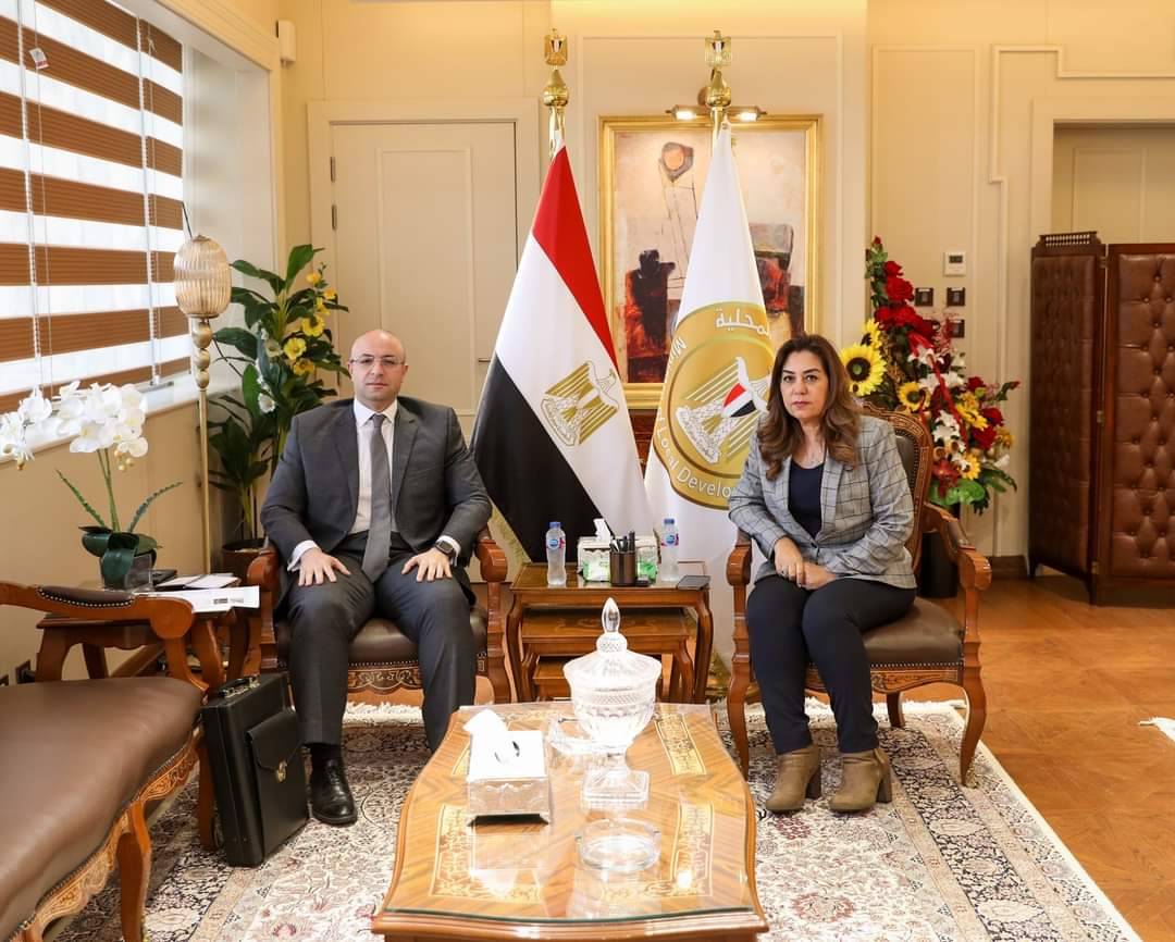 وزيرة التنمية المحلية تتابع مع محافظ بنى سويف تنفيذ المشروعات الخدمية والتنموية والمبادرات الرئاسية