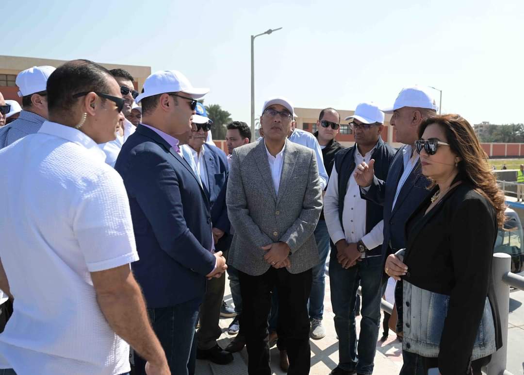 رئيس الوزراء يتفقد التشغيل التجريبى لمحطة معالجة الصرف الصحى بقرية برطباط غرب مغاغة 