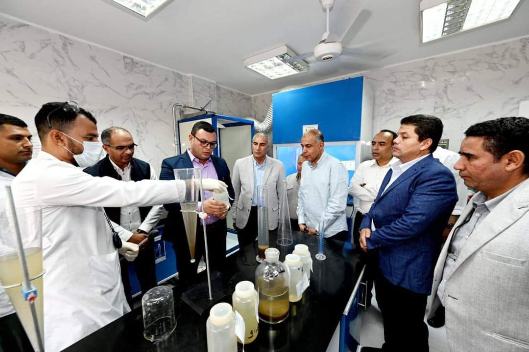 وزير الإسكان : الالتزام بالمعايير القياسية لأعمال التشغيل والصيانة بمحطة تنقية مياه الشرب ومحطة معالجة الصرف الصحى بالمنيا الجديدة