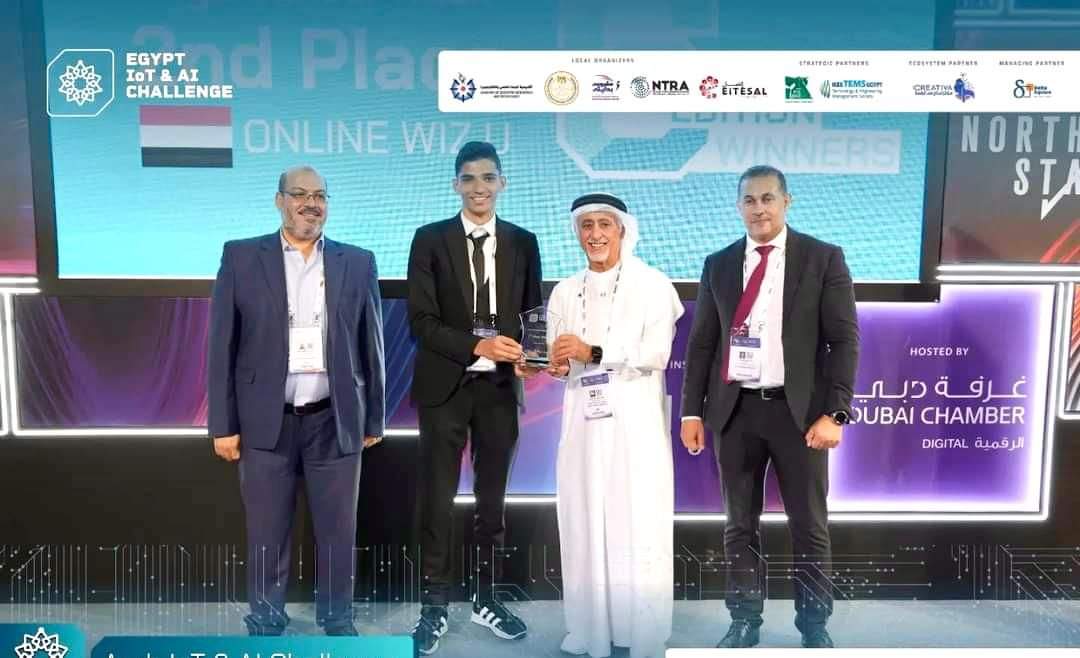 وزير التعليم يهنئ الطالب محمد هانى كمال بمدرسة المتفوقين للعلوم والتكنولوجيا بالدقهلية