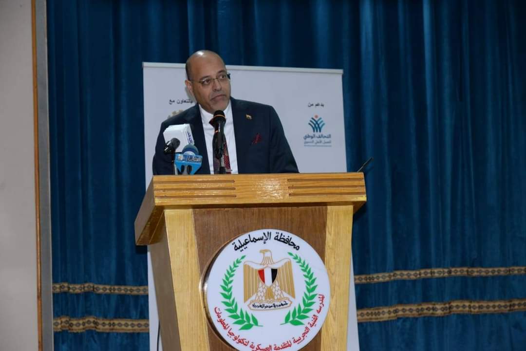 وزير العمل ومحافظ الإسماعيلية يطلقان "مبادرة جسور لدعم التعليم المصرى "
