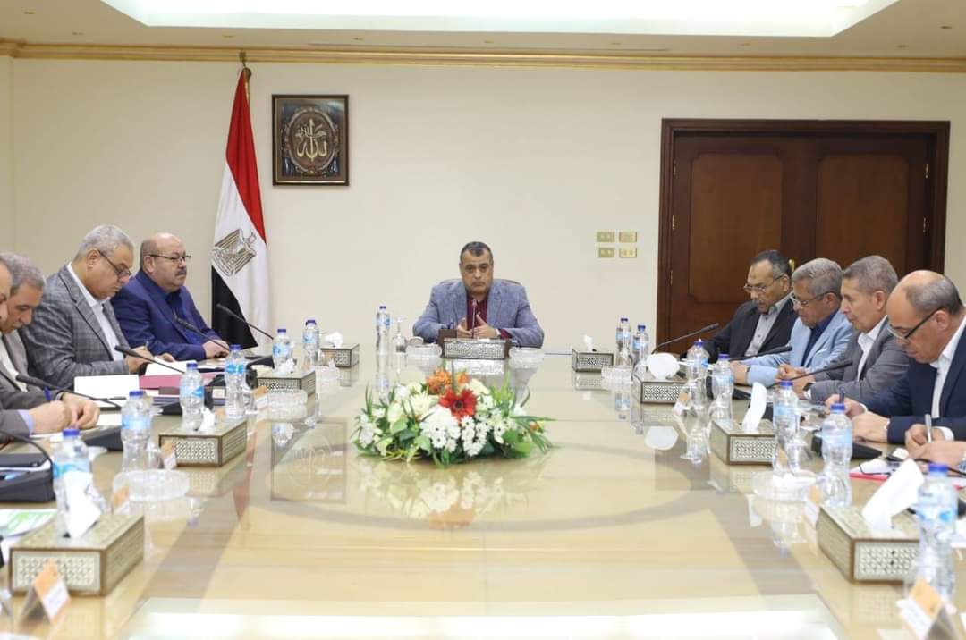 وزير الإنتاج الحربى يشدد على ضرورة إنهاء المشروعات فى التوقيتات المحددة