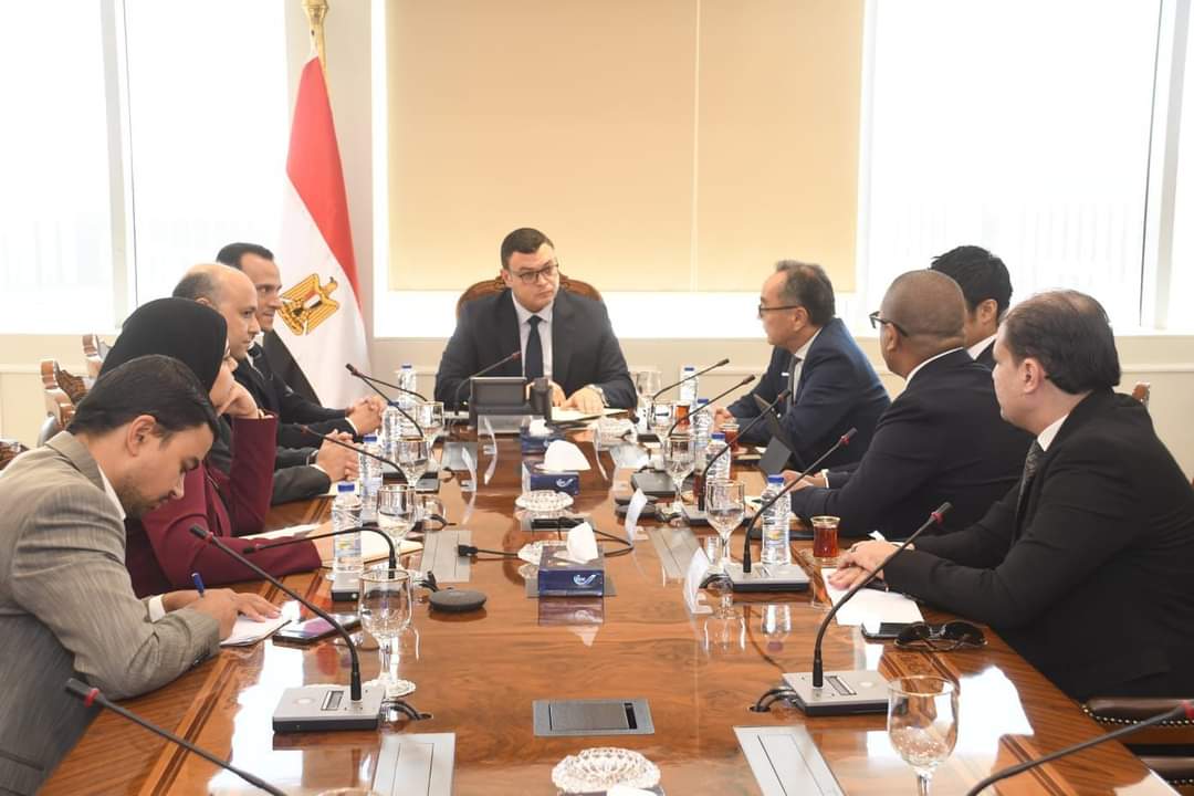 وزير الإسكان يبحث مع أسطورة العقارات في اليابان توطين التكنولوجيات الحديثة بمصر
