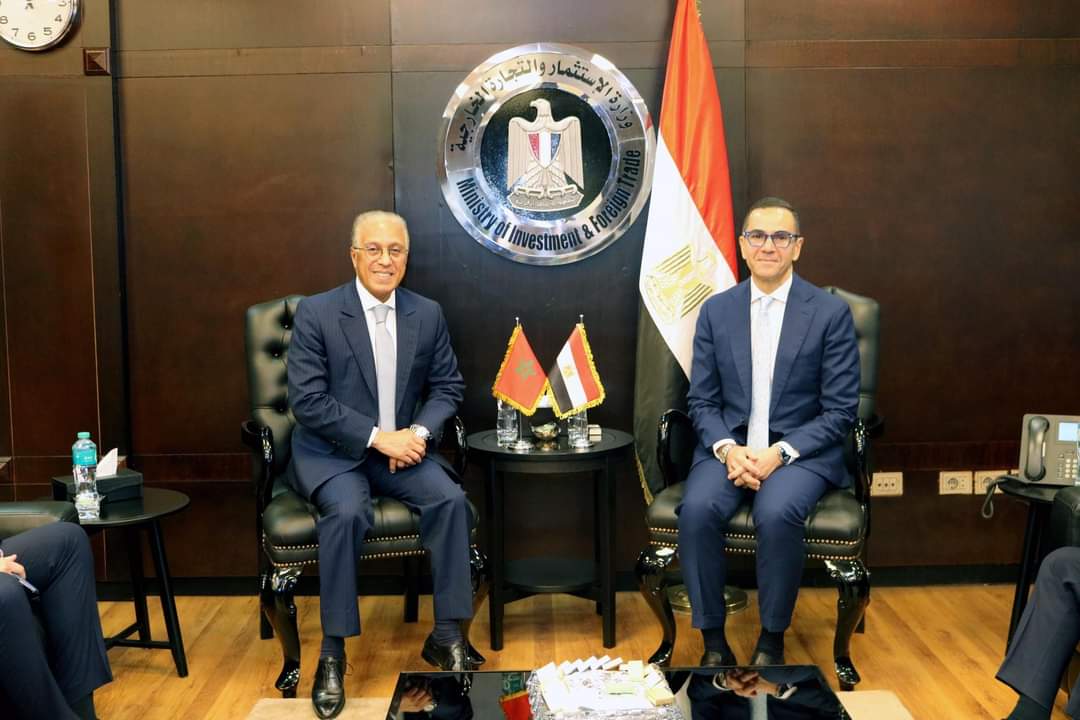 وزير الاستثمار يبحث مع السفير المغربى تعزيز العلاقات الاقتصادية المشتركة