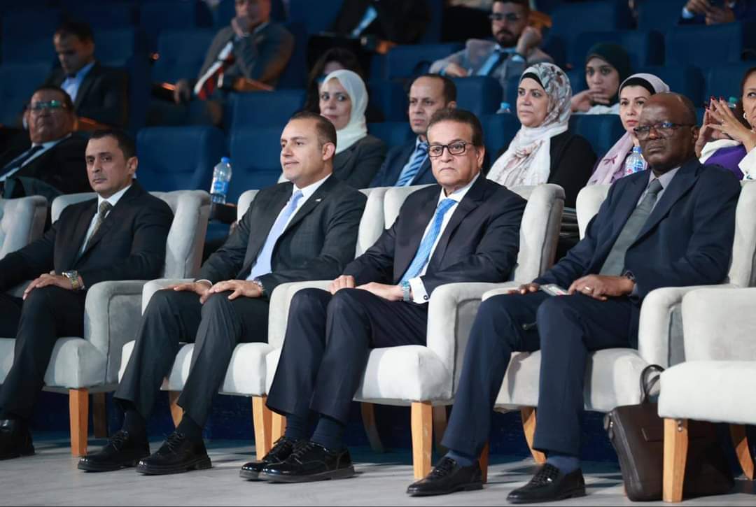 وزير الصحة : الدولة المصرية تتيح الفرص لكافة من يرغب في تصنيع الدواء بمصر