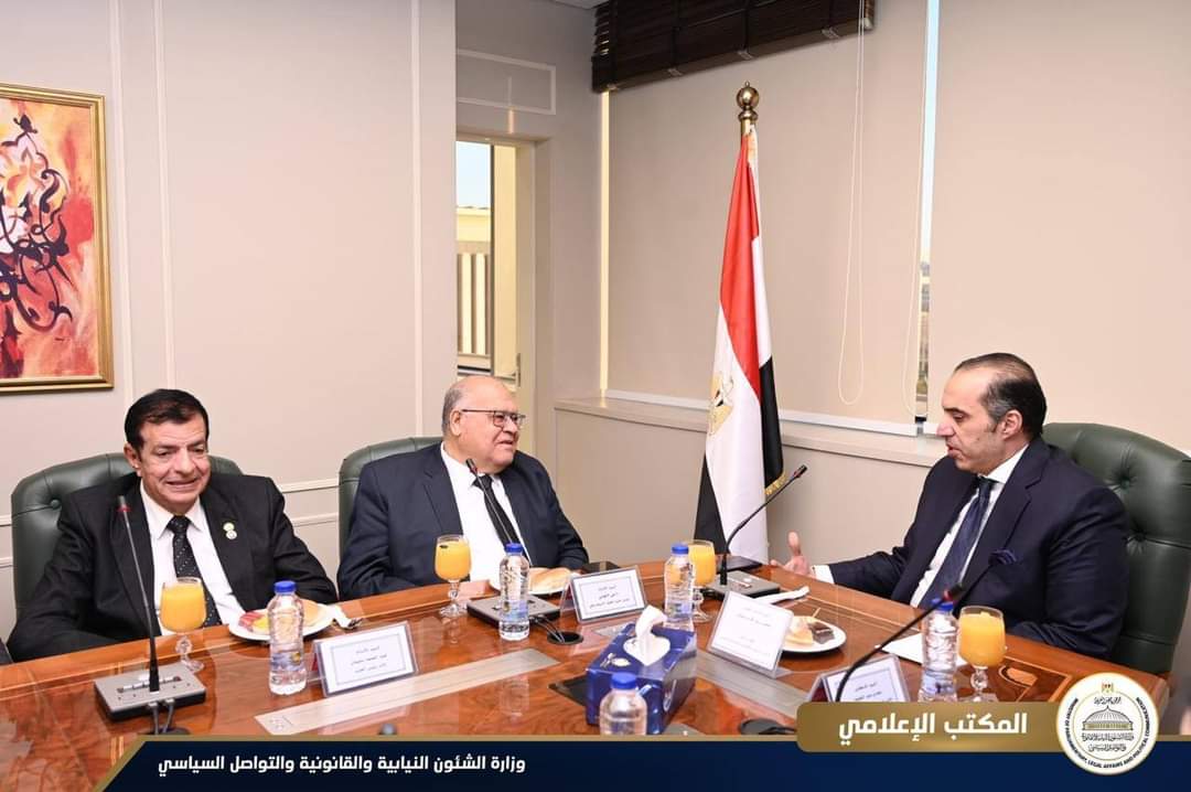 وزير الشئون النيابية والقانونية خلال لقائه حزب الجيل : أبواب الوزارة مفتوحة لجميع التيارات السياسية