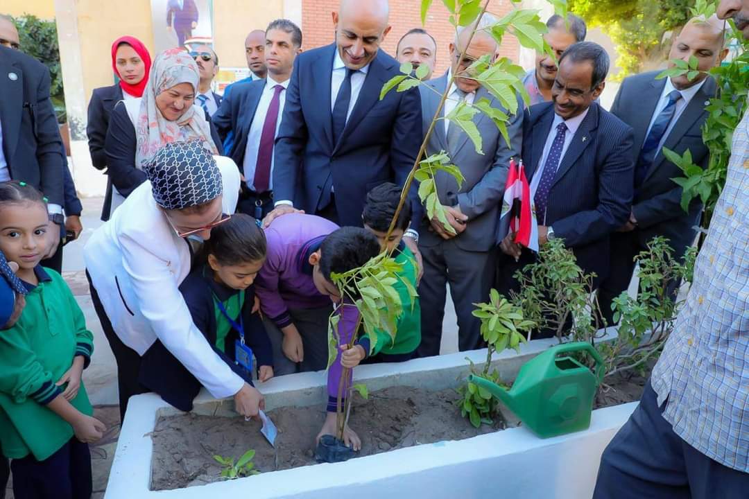 إطلاق المرحلة الأولى من مبادرة "تشجير وفصل المخلفات من المنبع وإعادة التدوير بالمدارس"