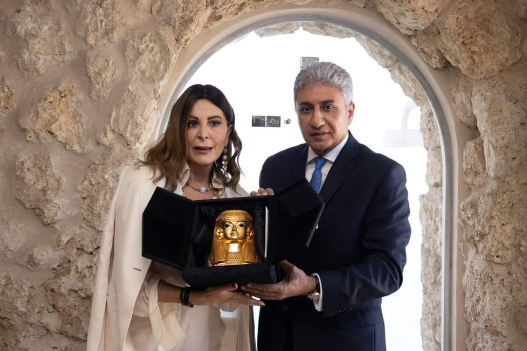 شريف فتحى يستهل زيارته للغردقة بلقاء وزيرة السياحة الإيطالية  - الخبر لايف