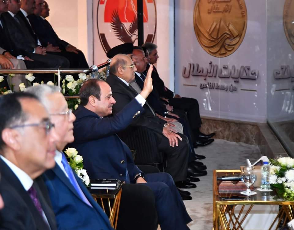 الرئيس : كل بيت مصرى يكافح من أجل حياة أسرته فى ظروف صعبة