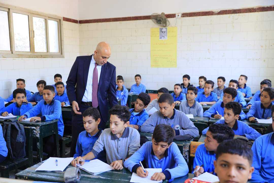 وزير التعليم يطمئن على نسب حضور الطلاب بمدارس زفتى.. ويناقشهم فى المنهج