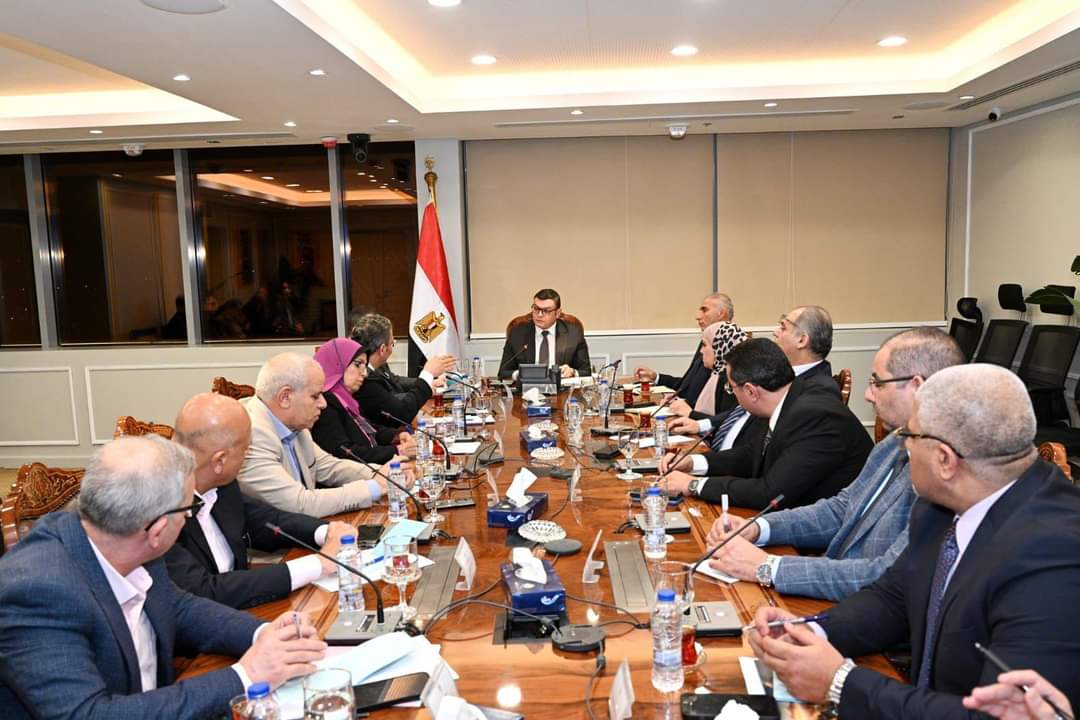 وزير الإسكان يتابع سير العمل بهيئة المجتمعات العمرانية الجديدة وأجهزة المدن الجديدة