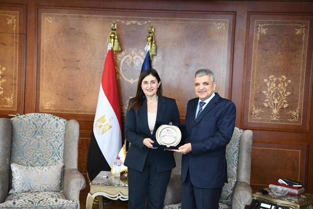 رئيس هيئة قناة السويس يبحث التعاون الثنائى مع وزيرة الشحن القبرصى